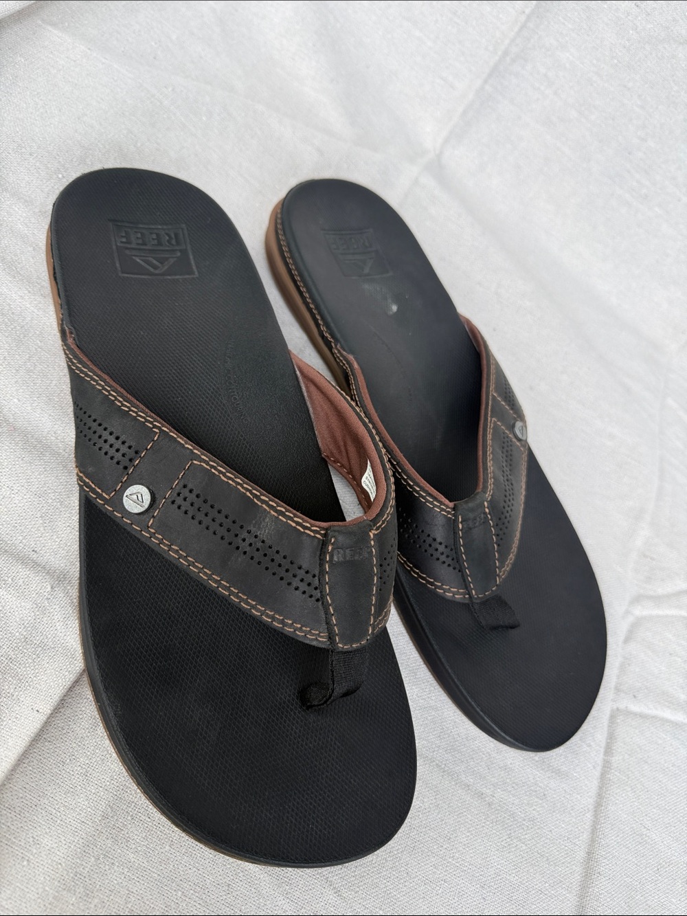 Reef Men's Black and Brown Leather Thong Sandals